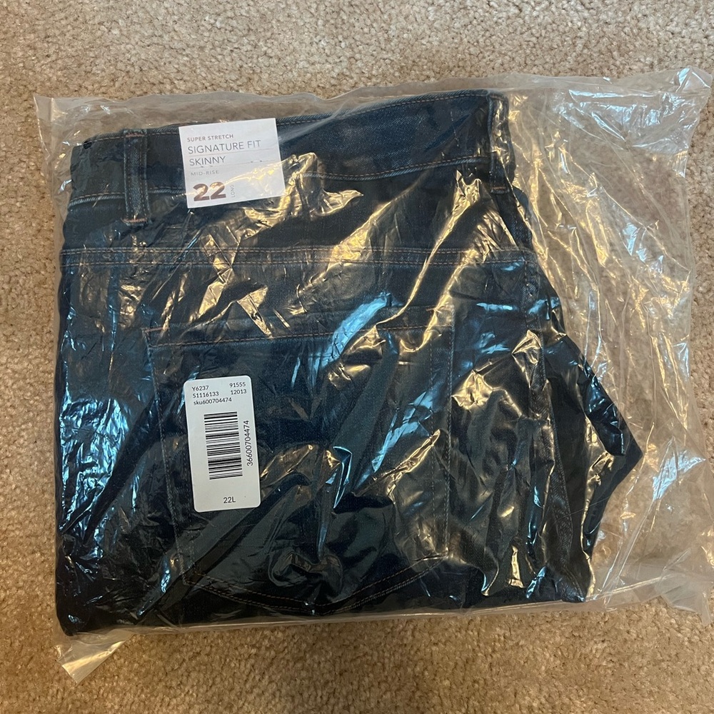 NWT Lane Bryant Signature Fit Skinny Jean - Rinse Dark
Wash 22L - Picture 7 of 11